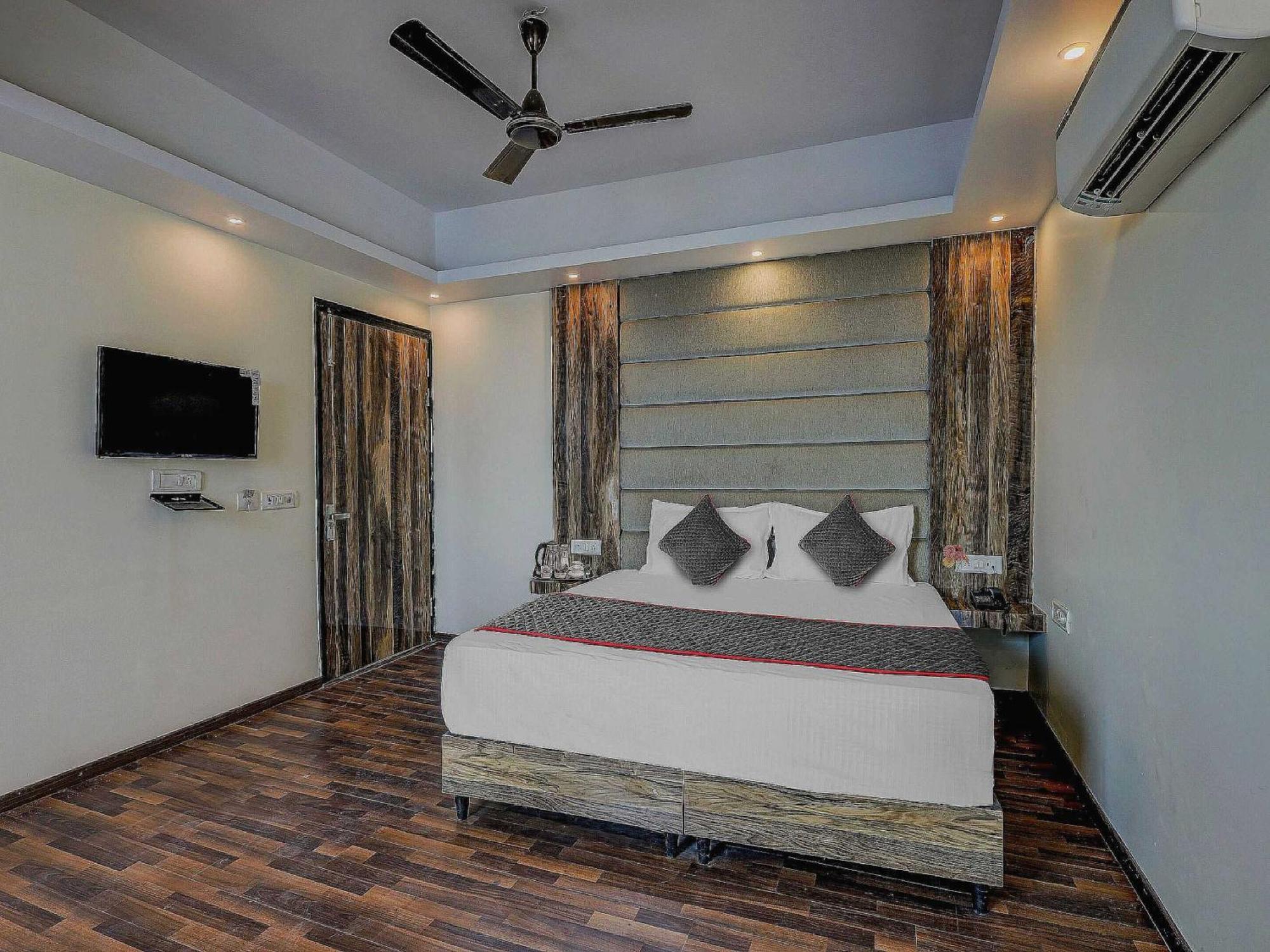 Townhouse Golden King Hotel New Delhi Luaran gambar